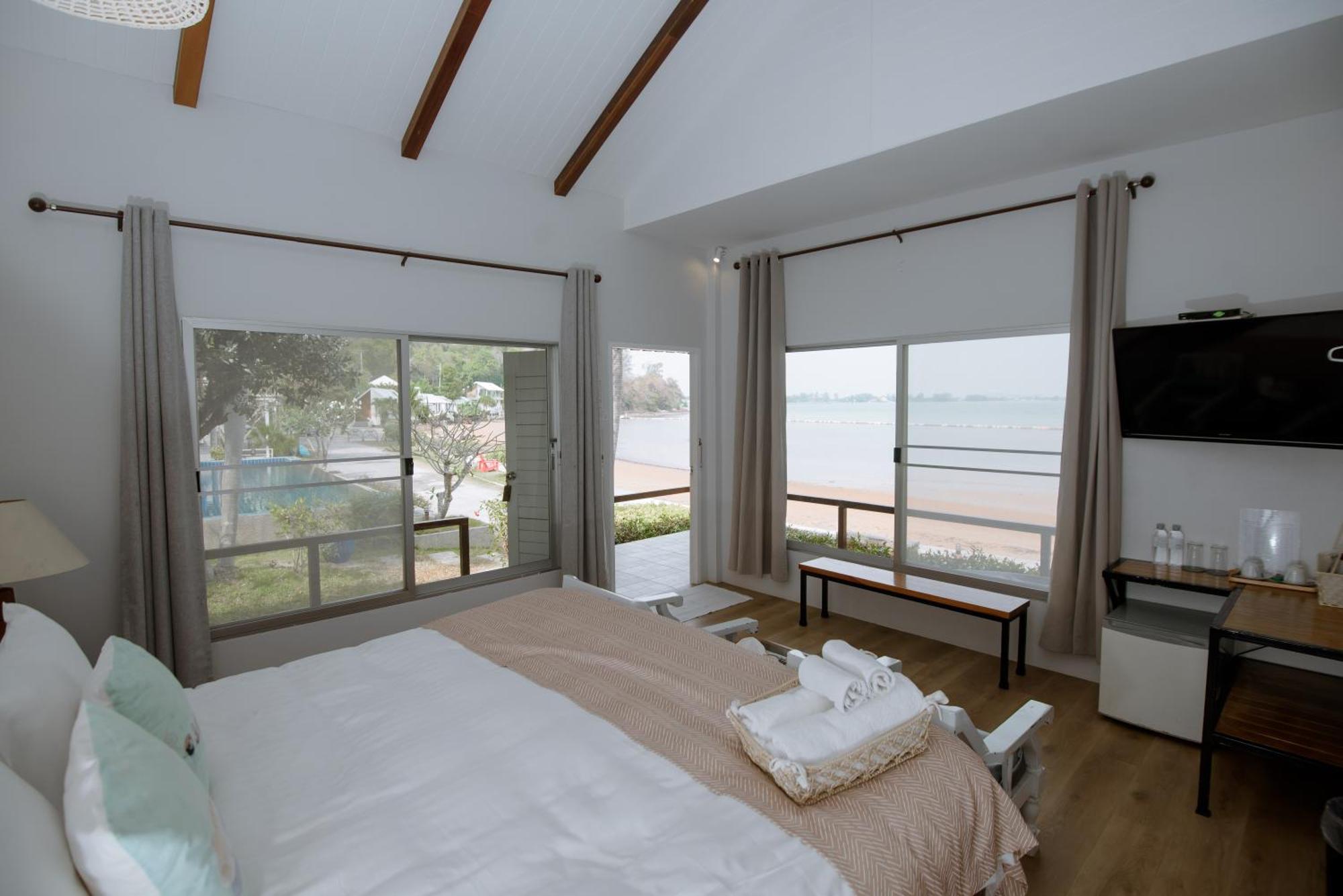 Seashell Village Resort Chao Lao Beach Room photo