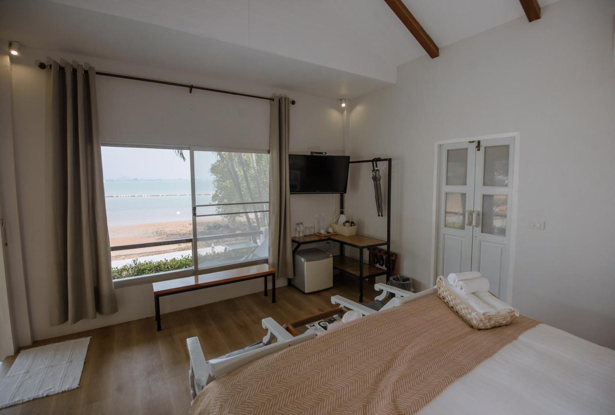 Seashell Village Resort Chao Lao Beach Room photo